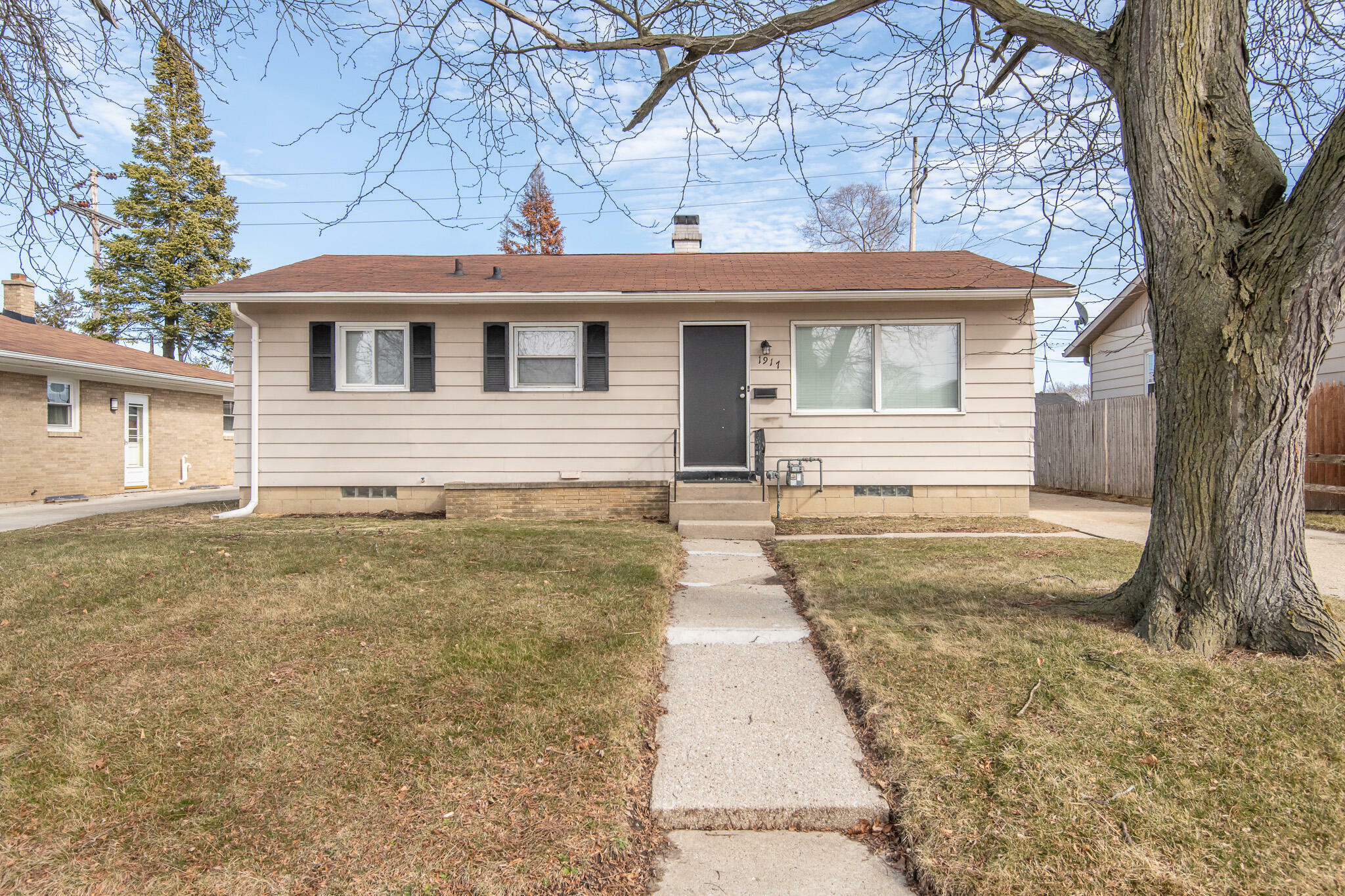 Property Photo:  1917 Mount Pleasant St  WI 53404 