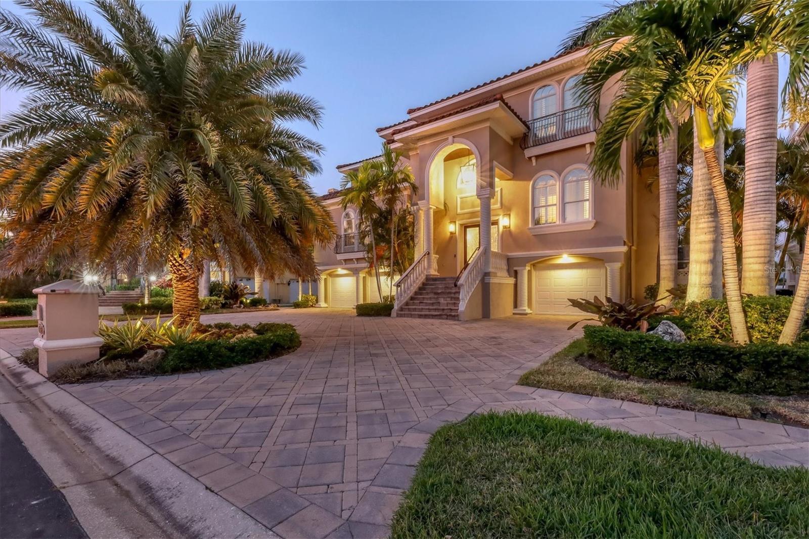 Property Photo: 5951 Bayview Circle S FL 33707