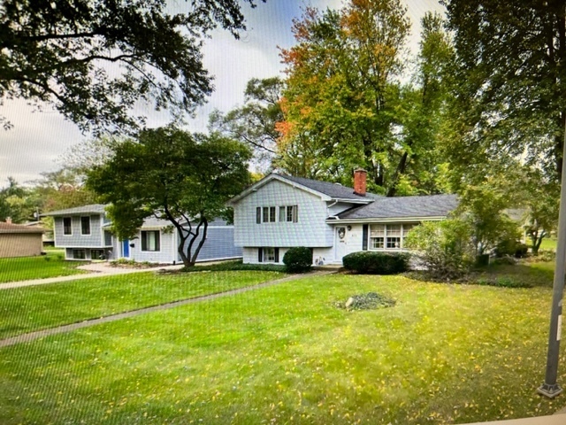 Property Photo:  815 Lilac Lane  IL 60540 