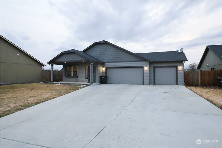 Property Photo:  720 S Lakeland Drive  WA 98837 