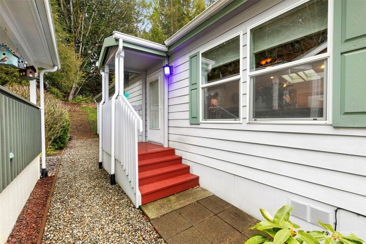 Property Photo:  923 NE Saturn Lane  WA 98311 