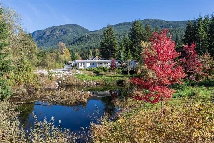 Property Photo: 3295 Sunnyside Road 11 BC V3H 4Z4