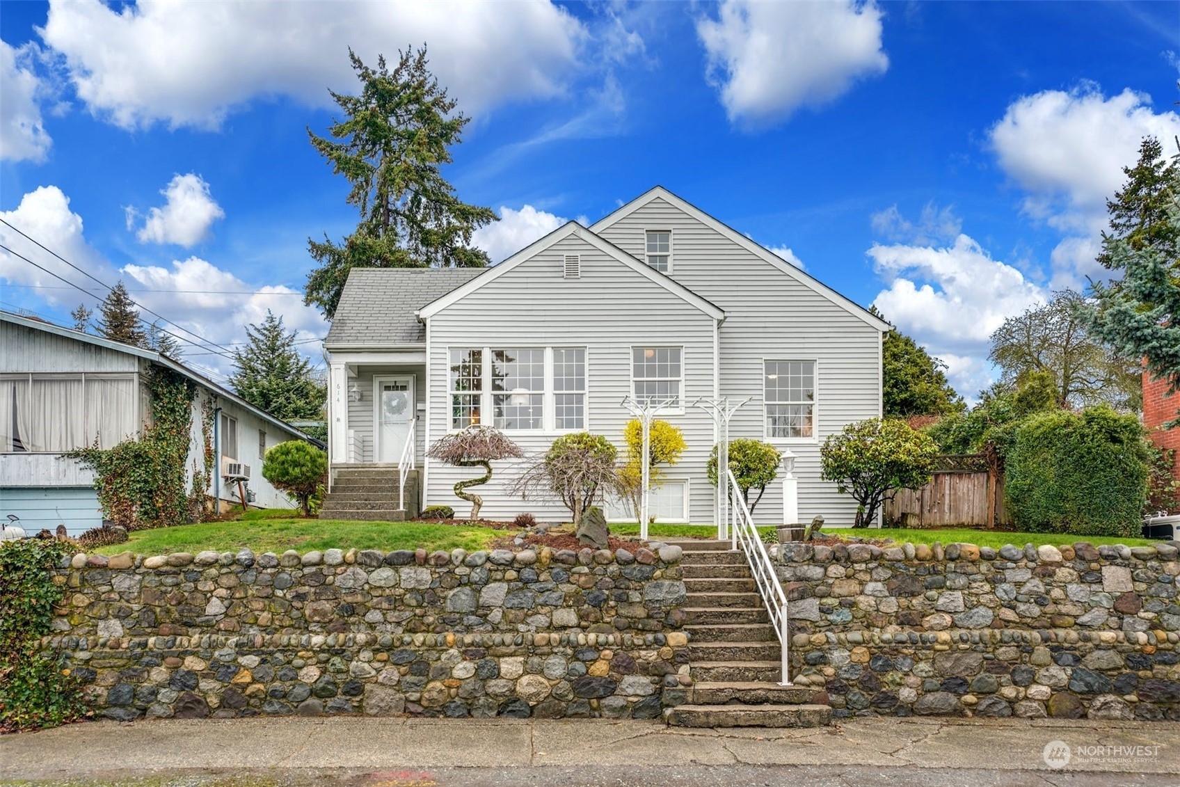 Property Photo:  614 Prospect Avenue N  WA 98030 