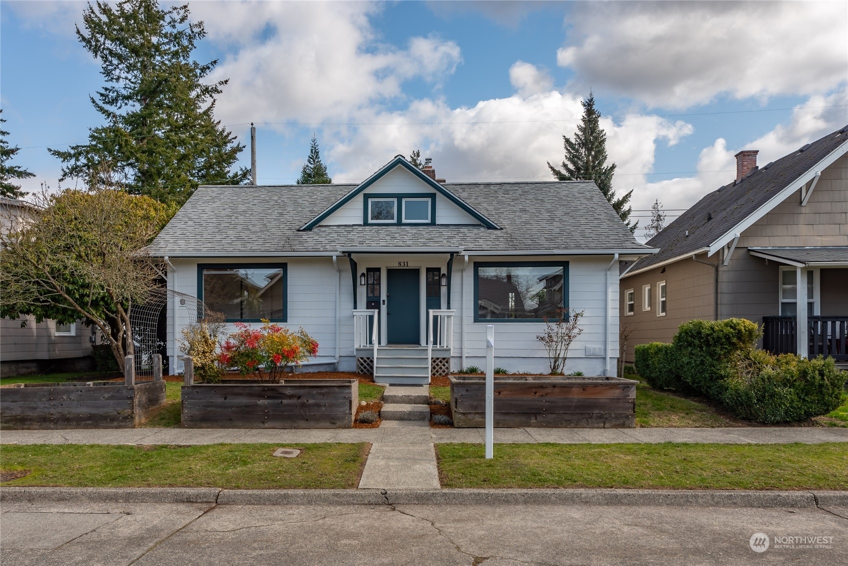 Property Photo:  831 S Oakes Street  WA 98405 