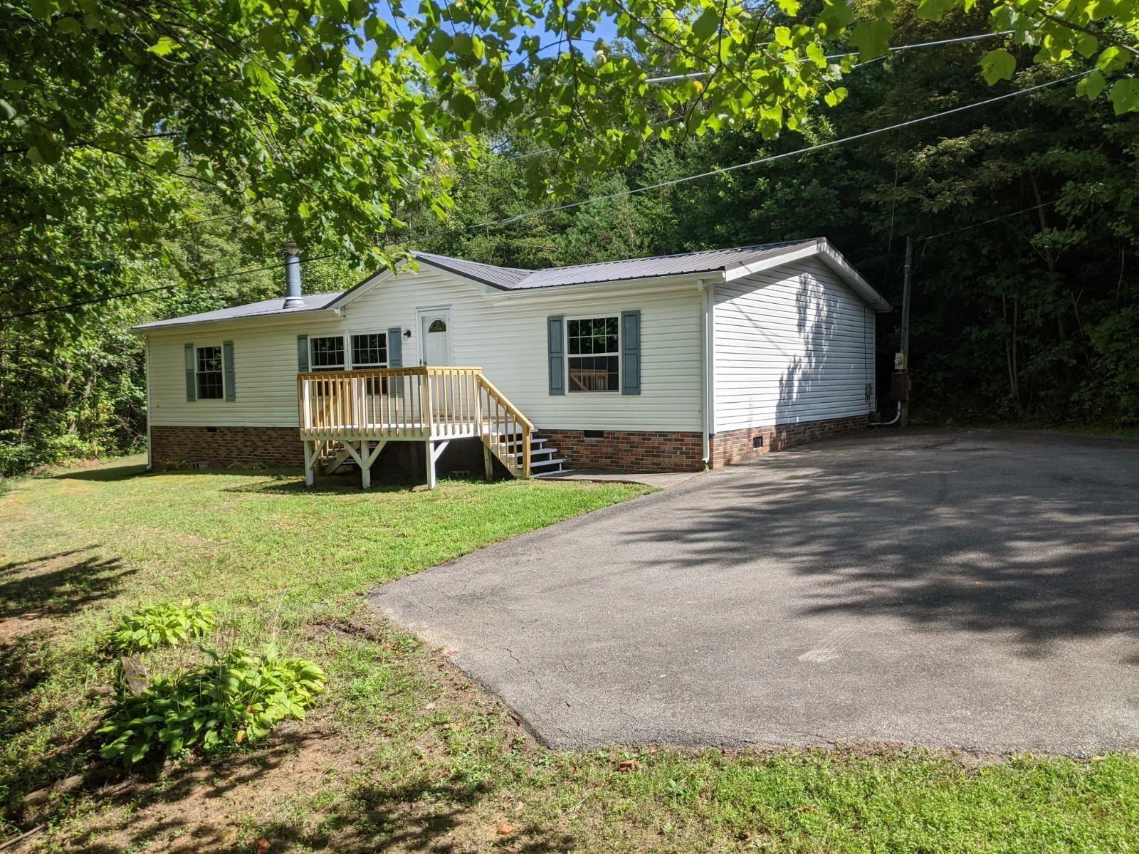 Property Photo:  102 Valentine Road  TN 37641 