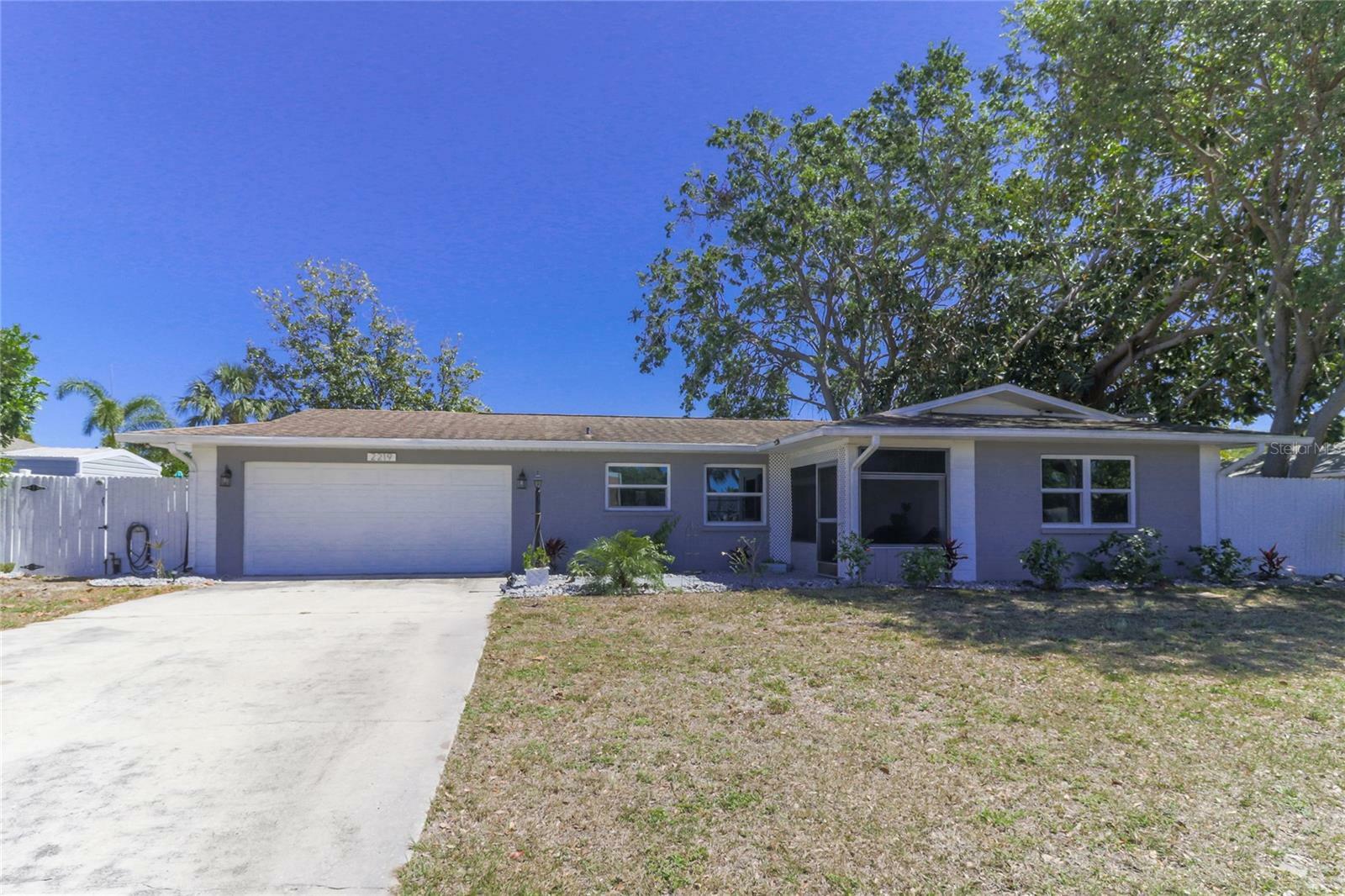 Property Photo:  2219 43rd Street W  FL 34209 