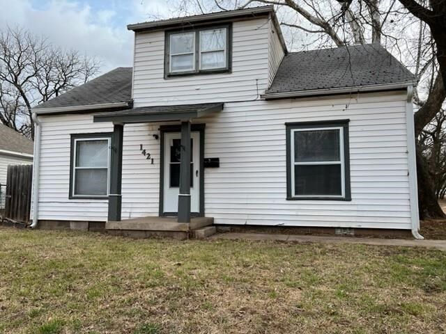 Property Photo: 1421 S Husband OK 74074