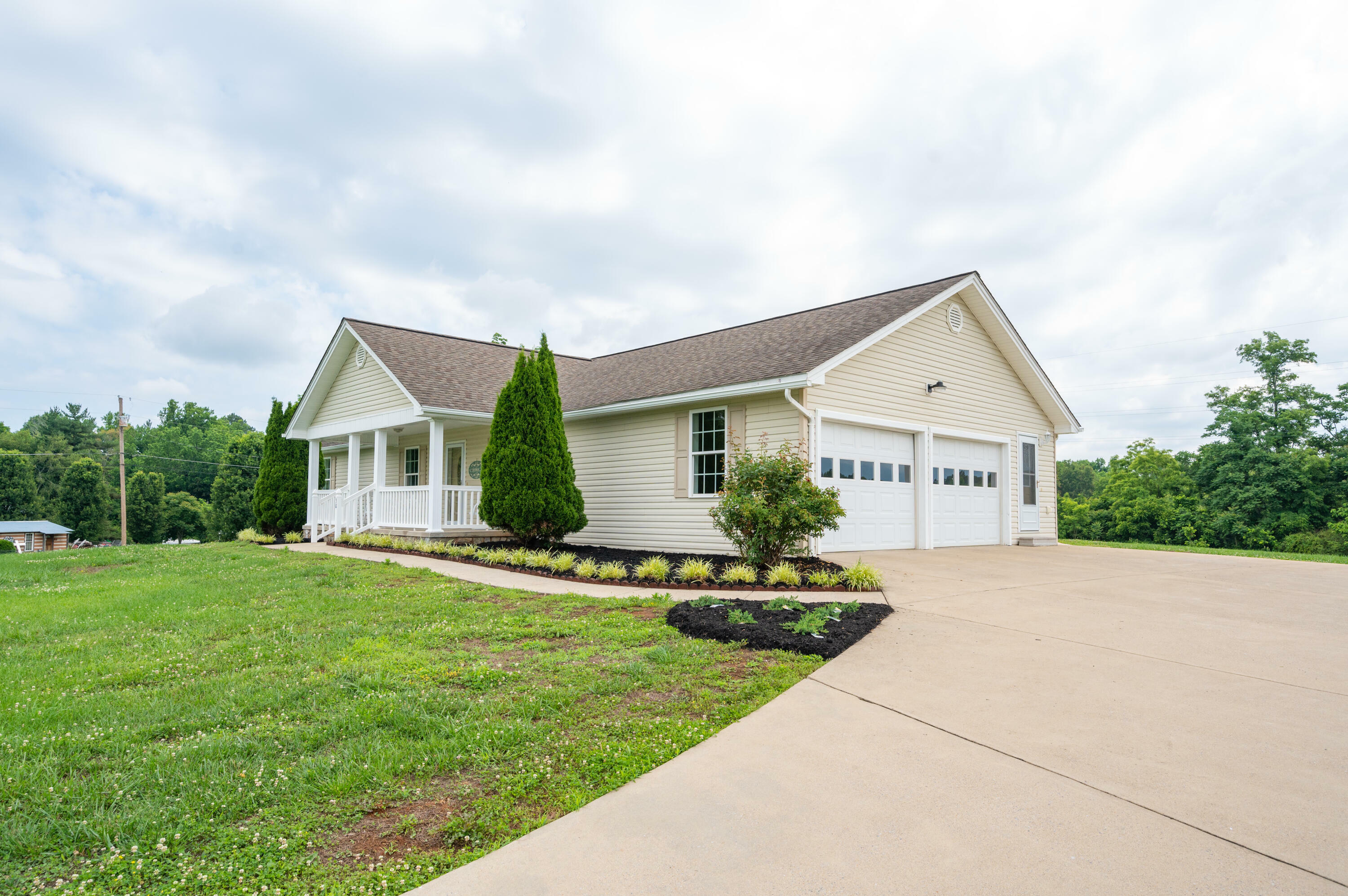 Property Photo:  30 Lakeshore Drive  TN 37743 