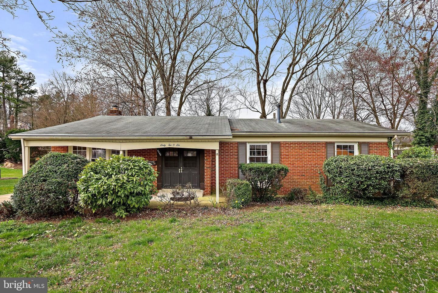Property Photo: 6206 Thornwood Drive VA 22310