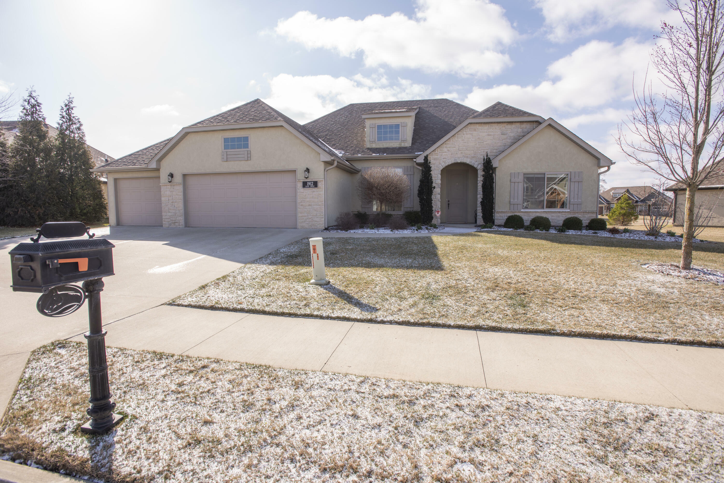 Property Photo:  1912 Lasso Cir  MO 65201 