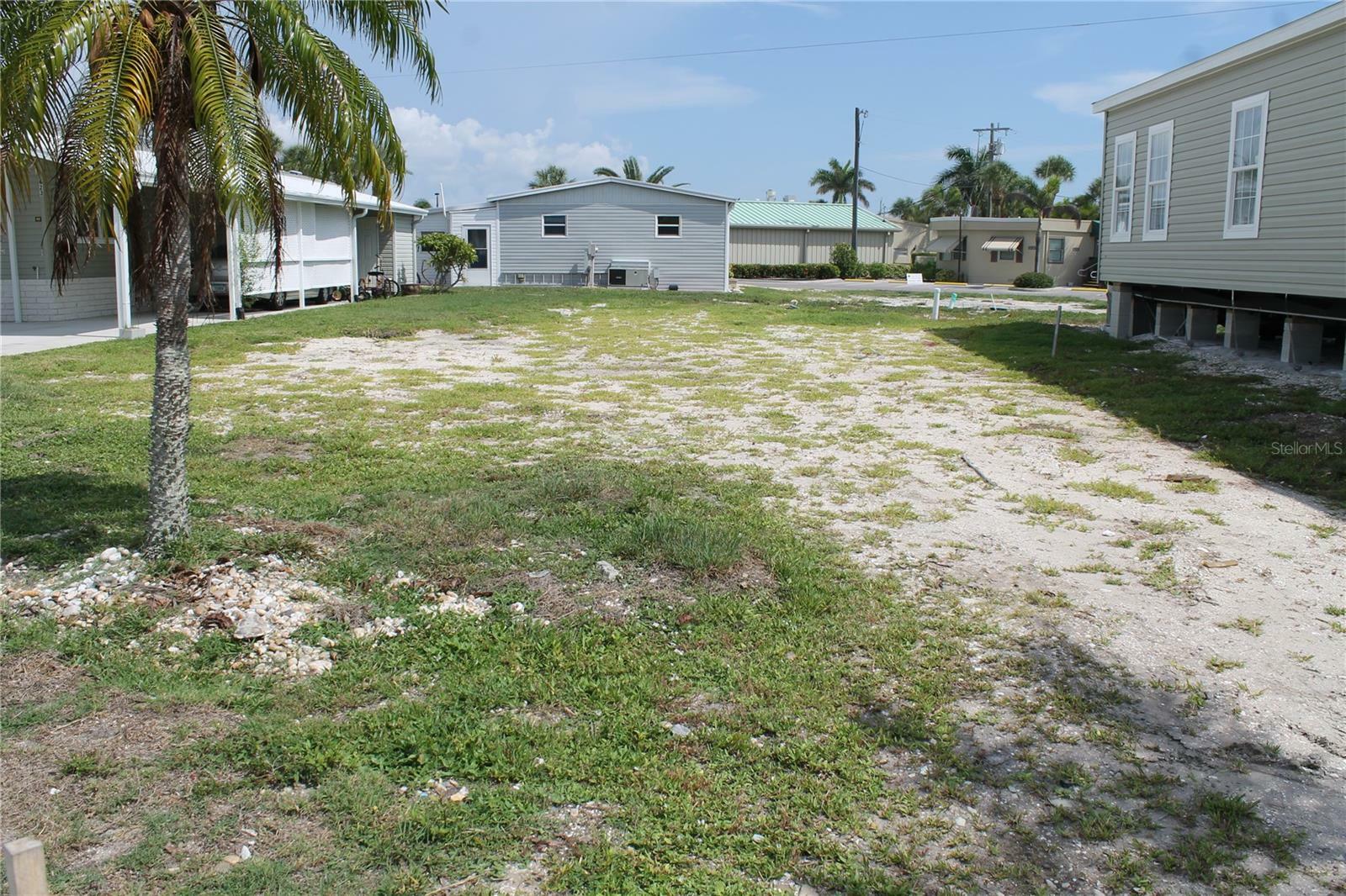 Property Photo: 621 Leisure FL 34285