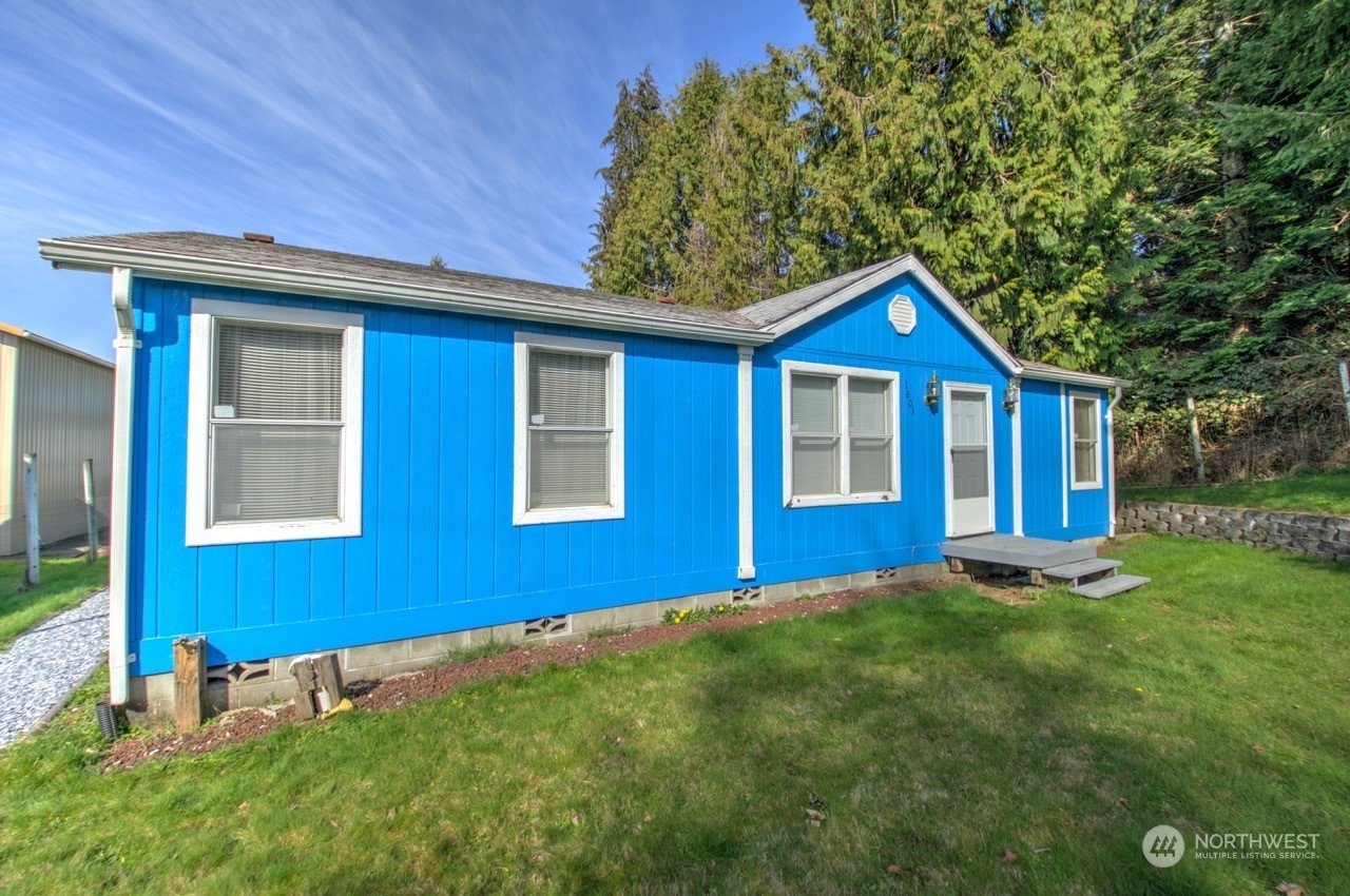 Property Photo:  1601 Pike Street  WA 98531 