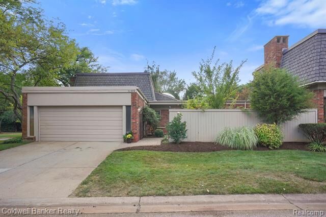 1005 Stratford Lane  Bloomfield Hills MI 48304 photo