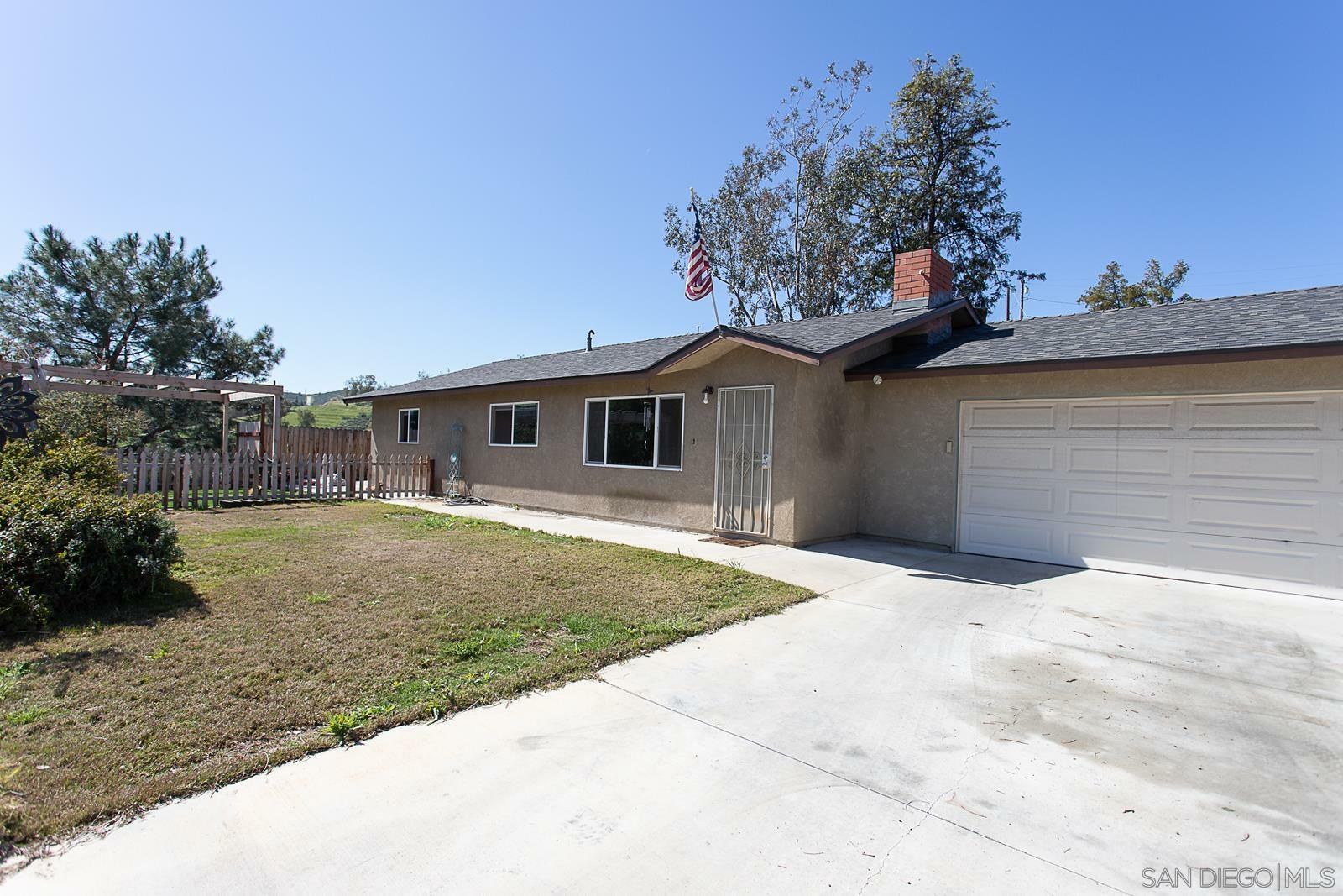 Property Photo:  12524 Lemon Crest Dr  CA 92040 