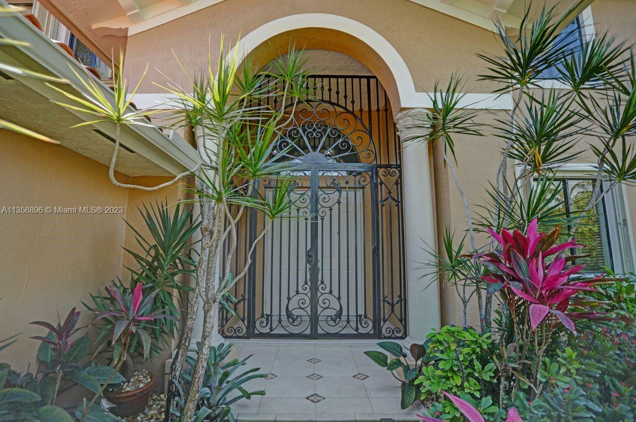 Property Photo: 7746 SW 193rd Ln FL 33157