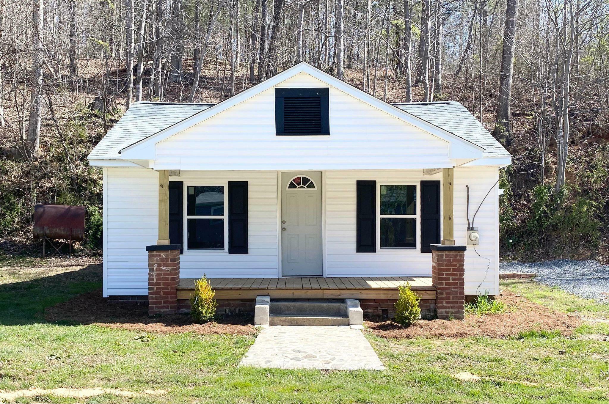 Property Photo:  2602 Collettsville Road  NC 28645 
