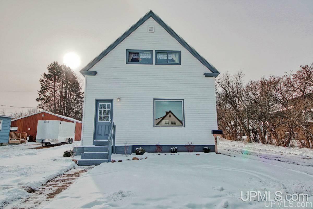 Property Photo:  1040 Forest St  WI 54151 