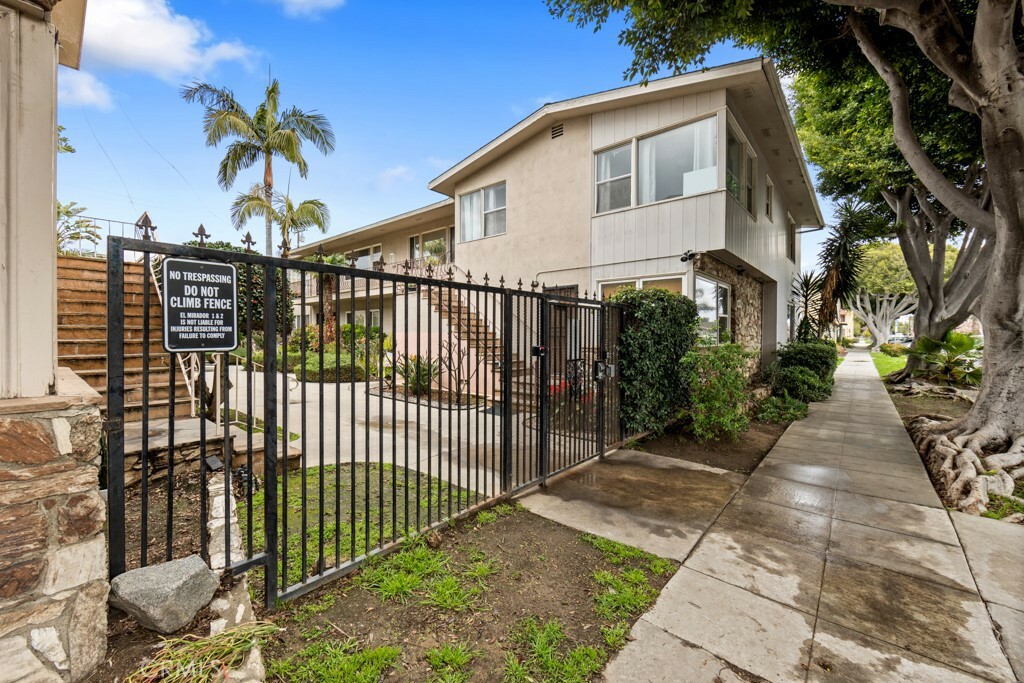 Property Photo:  1023 E Appleton Street 7  CA 90802 