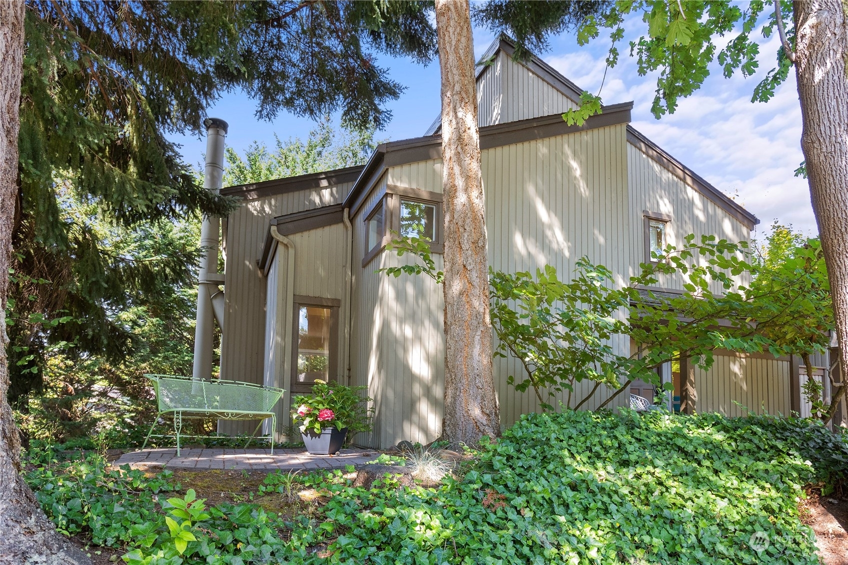 Property Photo:  111 98th Avenue NE  WA 98004 