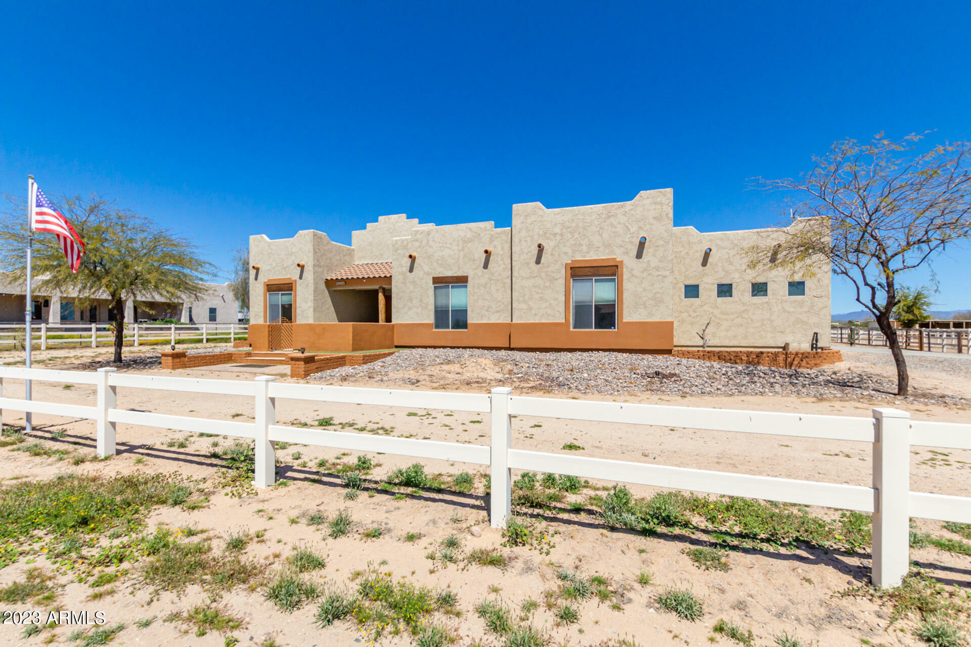 Property Photo:  25428 W Madre Del Oro Drive  AZ 85361 