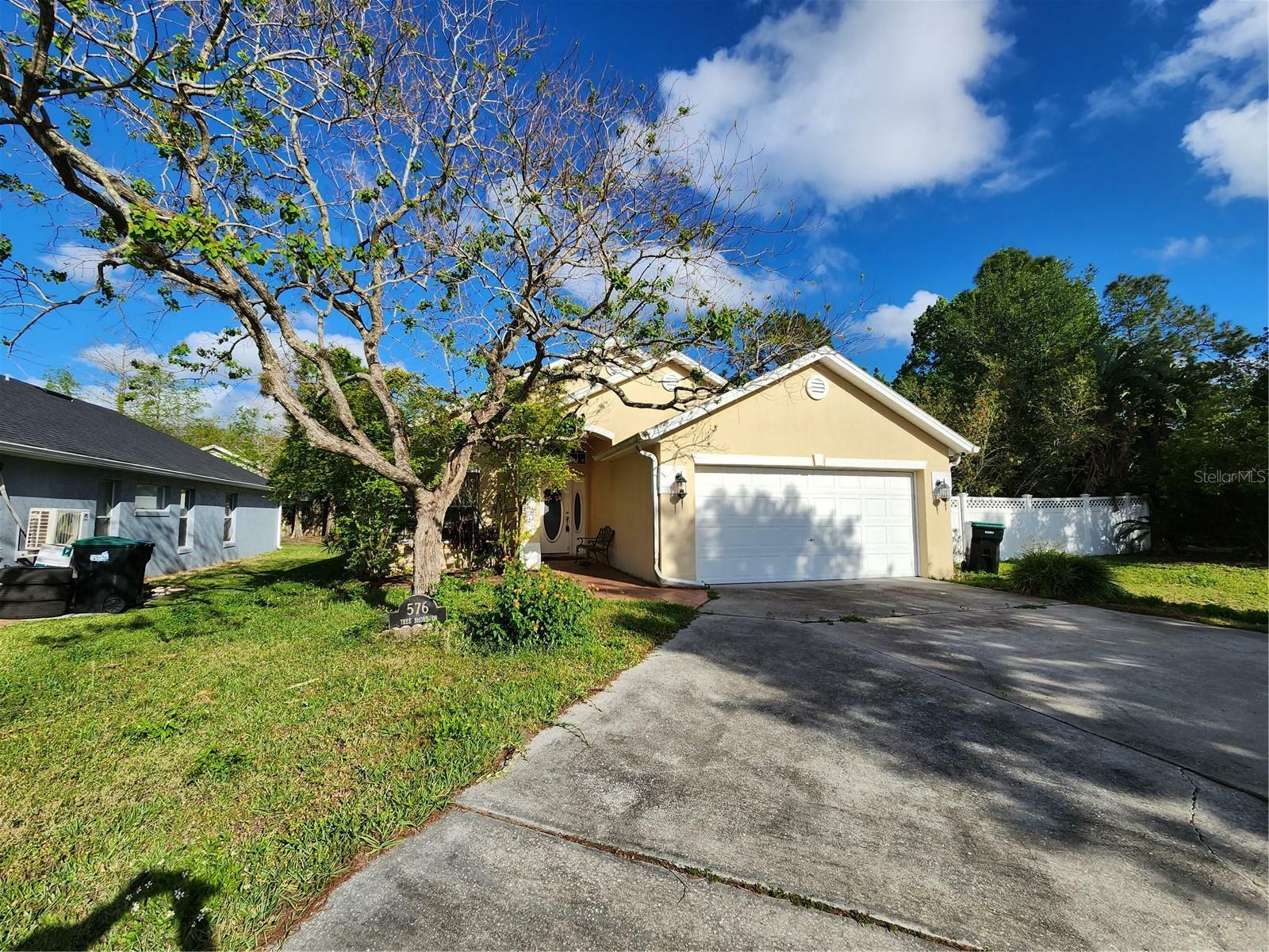 Property Photo:  576 Tree Shore Drive  FL 32825 