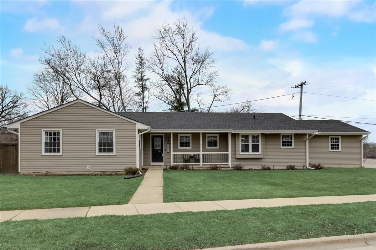 Property Photo:  1205 Royal Boulevard  IL 60123 
