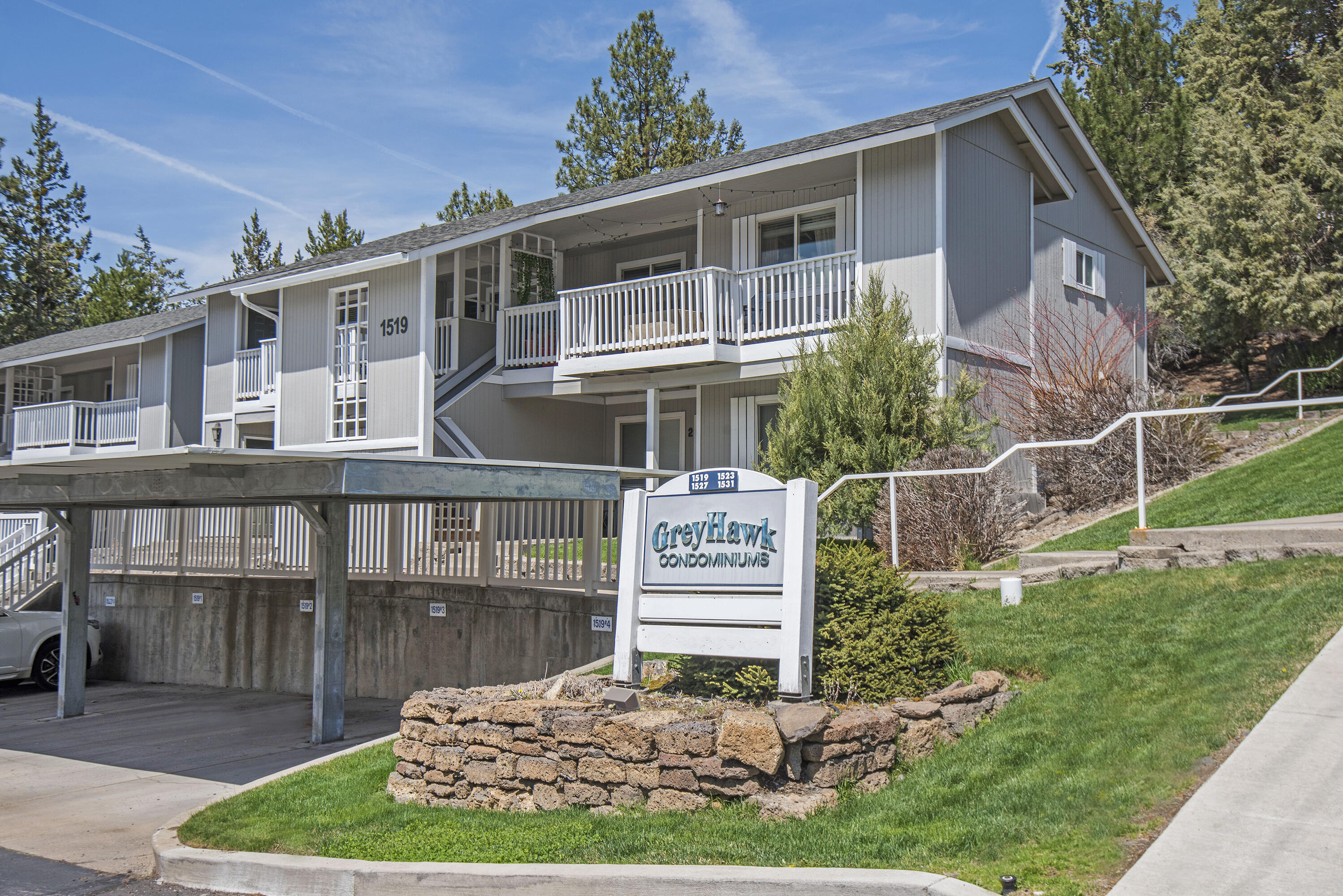 Property Photo: 1519 NW Juniper Street Apt 1 OR 97703