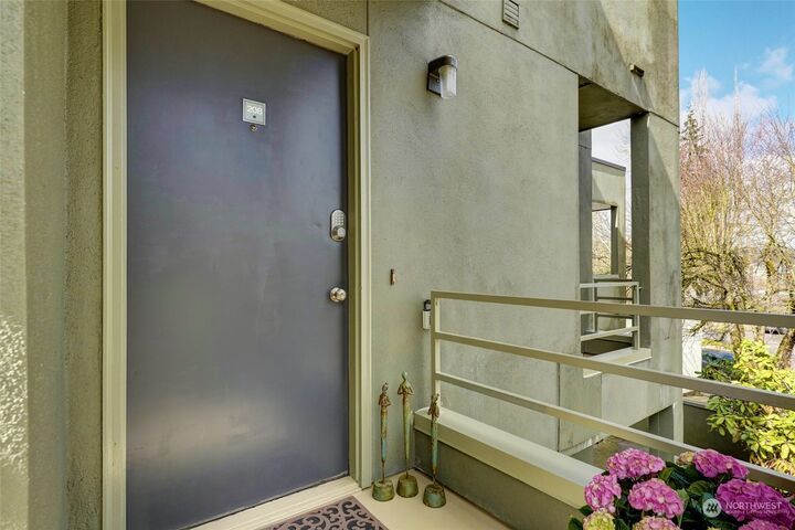 Property Photo: 17001 Inglewood Road NE N208 WA 98028