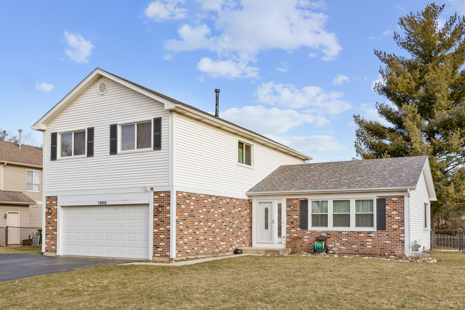 Property Photo: 1950 Tanglewood Drive IL 60102