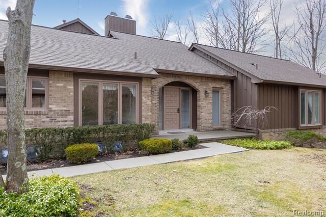 Property Photo:  30735 Timberbrook Lane 20  MI 48025 