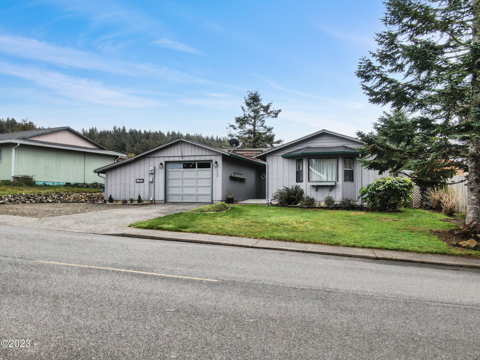 Property Photo:  1020 SE Spyglass Ridge Drive  OR 97367 