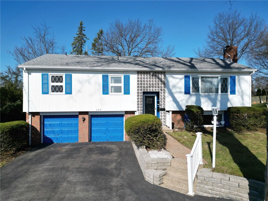 Property Photo:  240 Lougeay Road  PA 15235 