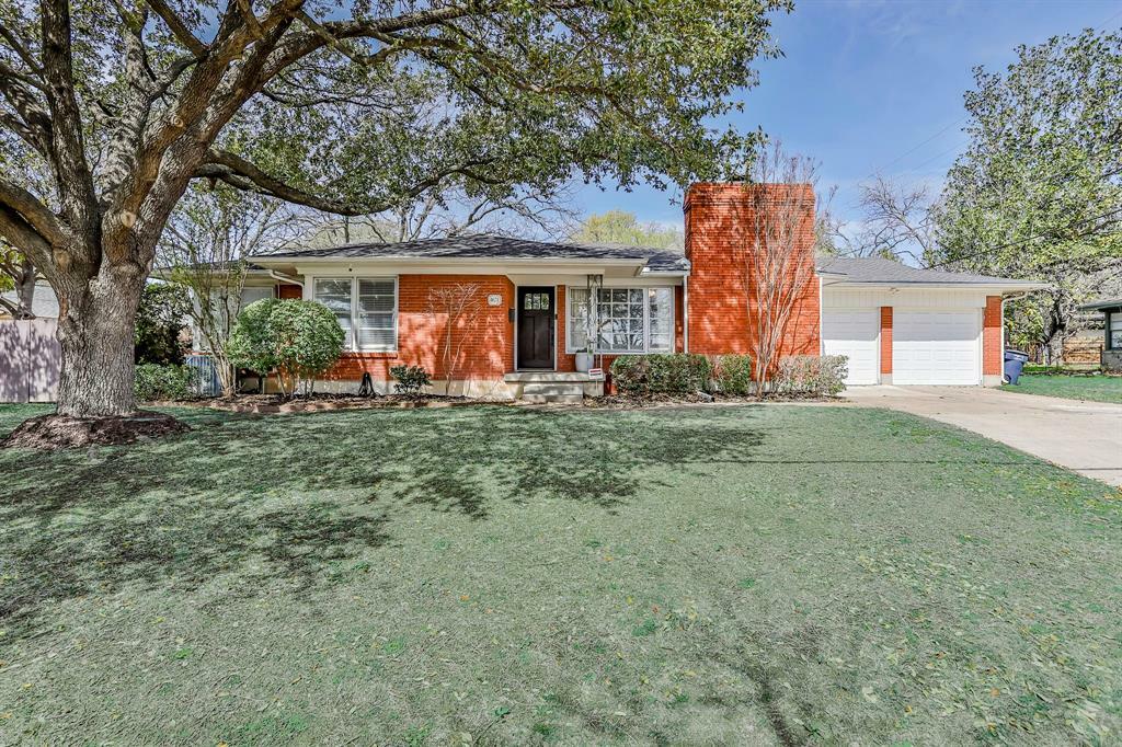Property Photo:  4624 Selkirk Drive  TX 76109 
