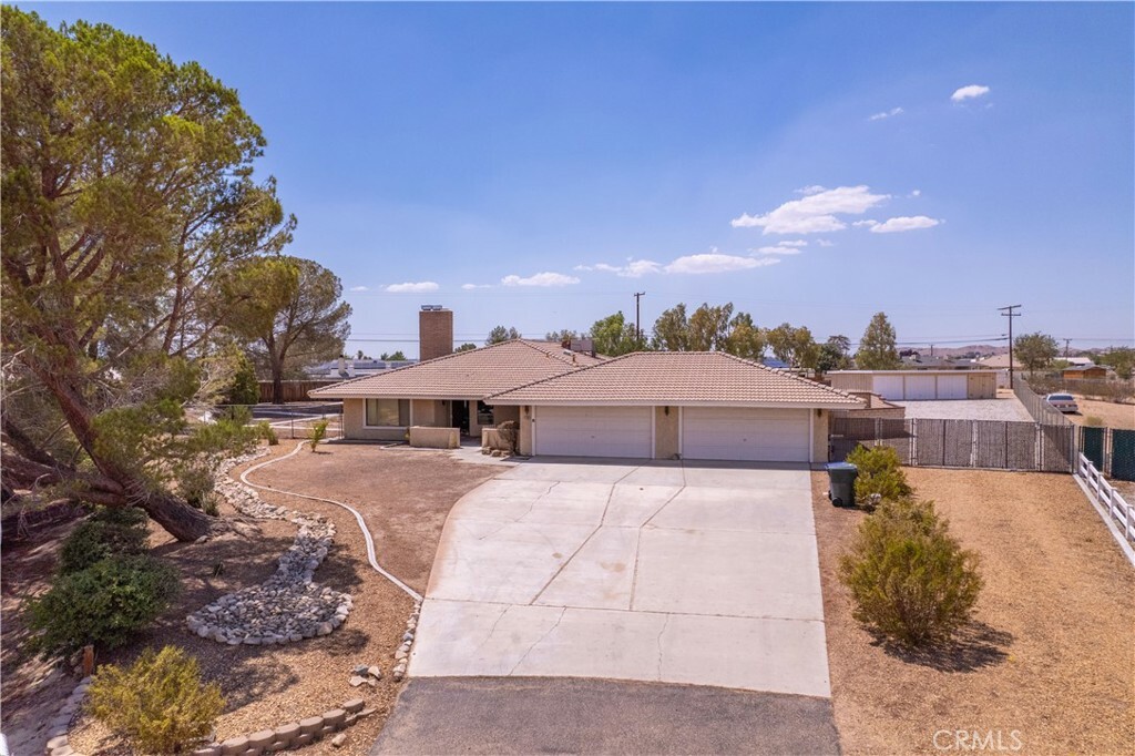 Property Photo:  15196 Kinai Road  CA 92307 