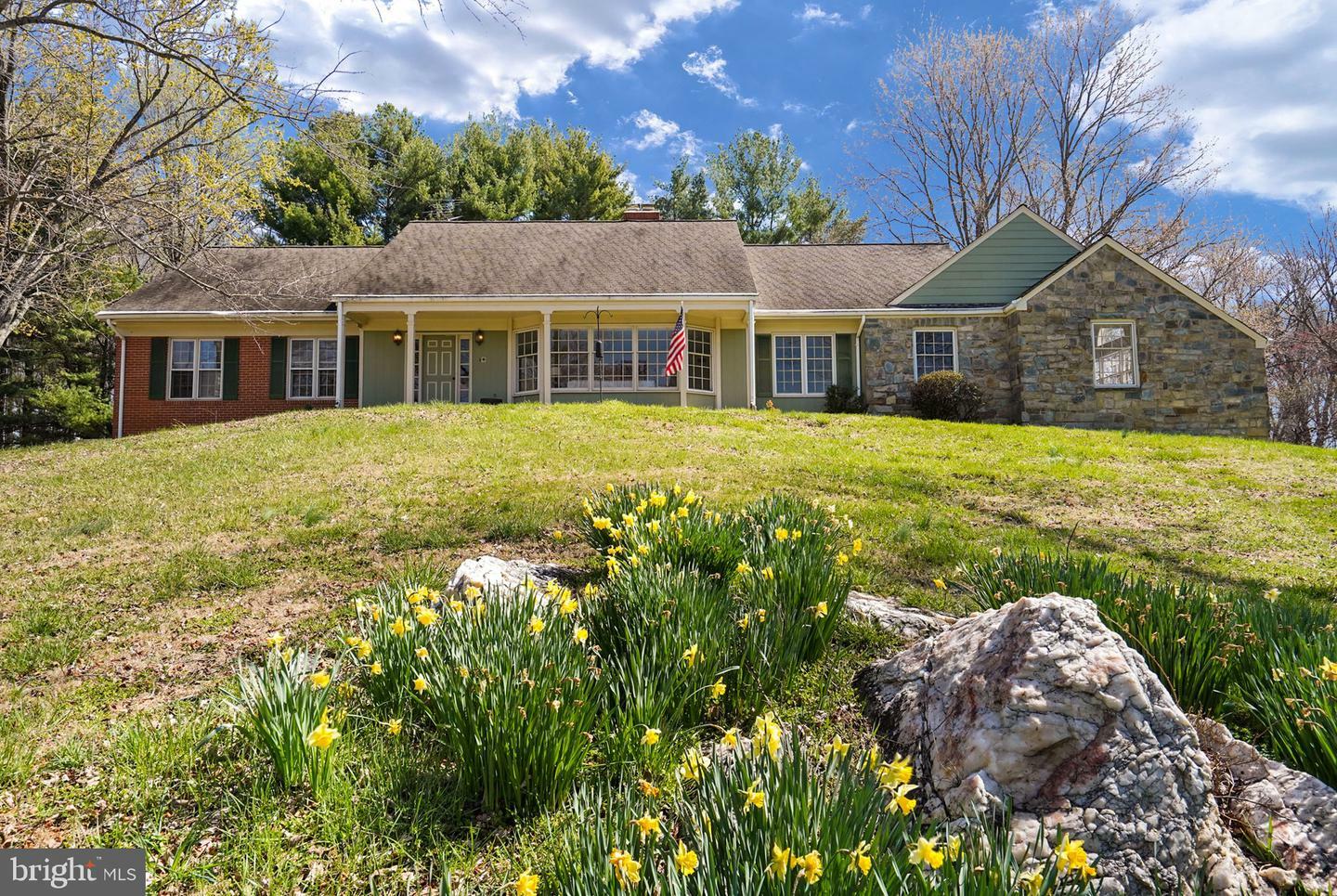 Property Photo:  6811 White Rock Road  VA 20124 