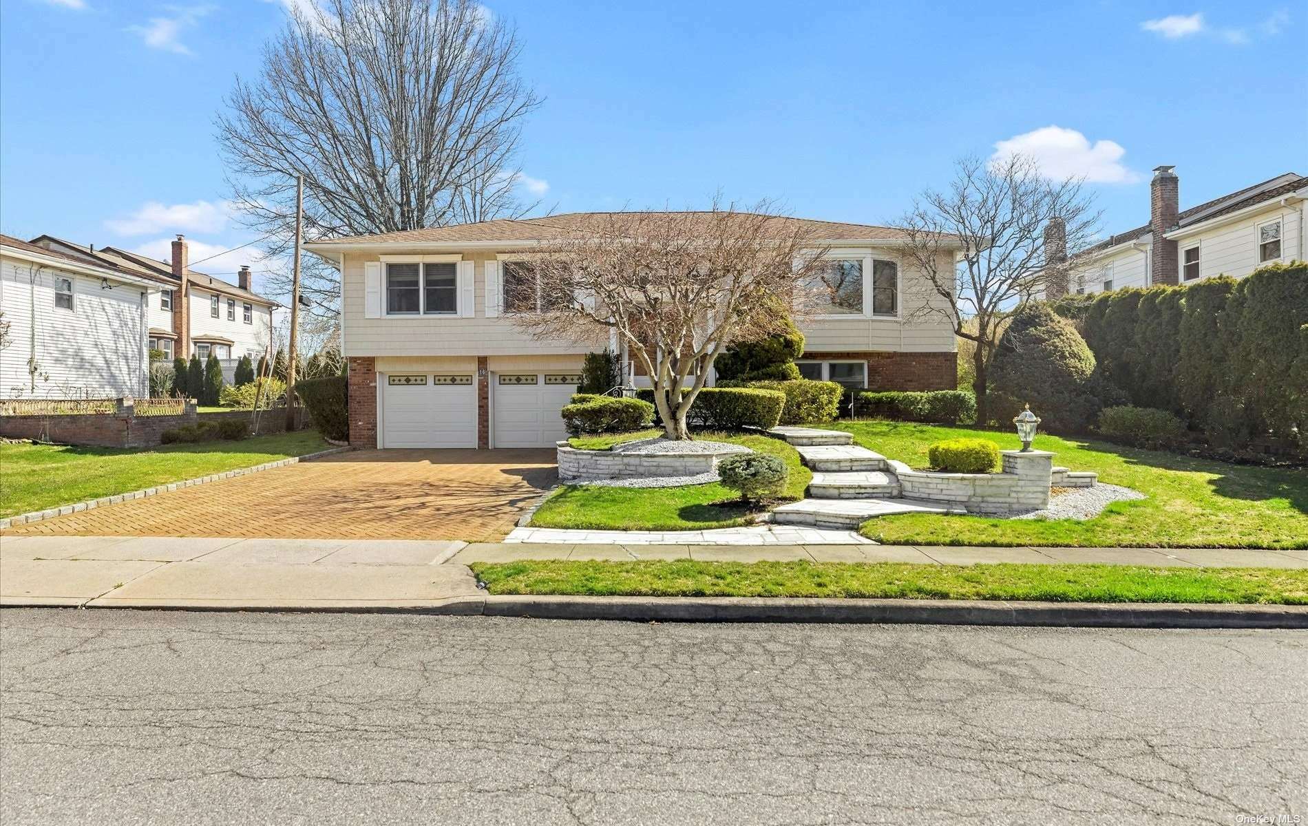 Property Photo:  16 Country Village Lane  NY 11040 