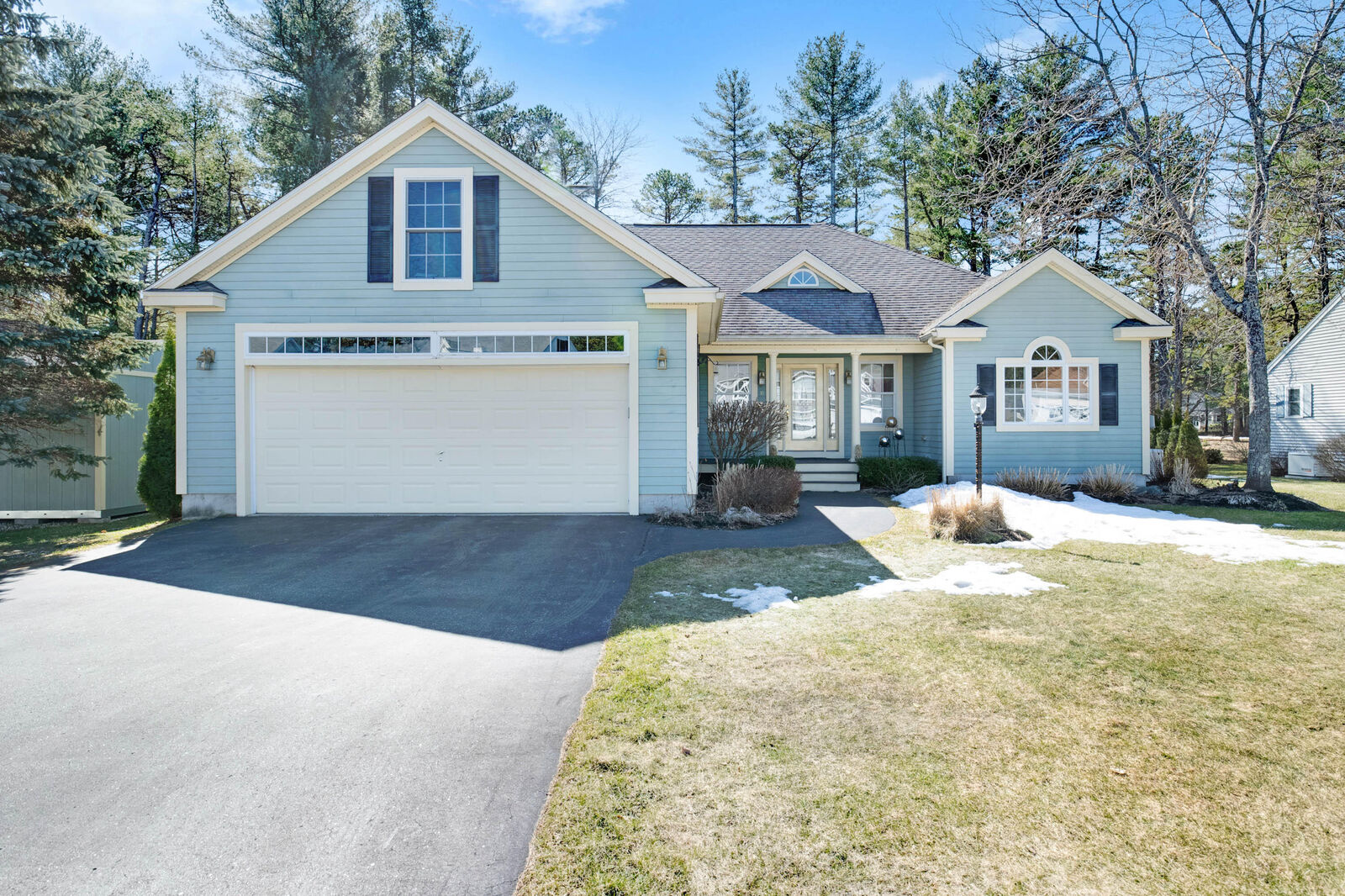 Property Photo:  18 Oakmont Drive  ME 04064 