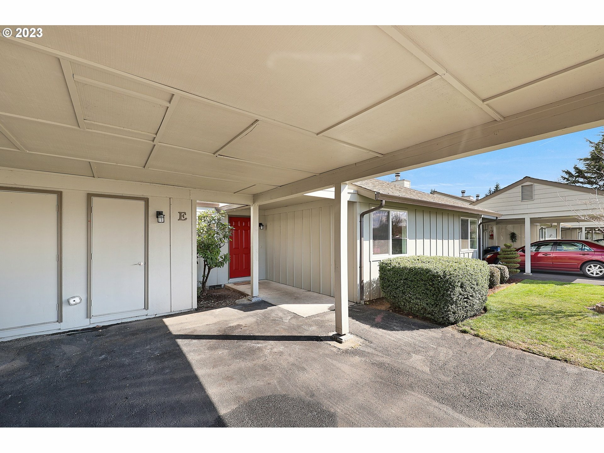 Property Photo: 13311 NW 10th Ave 31-E WA 98685