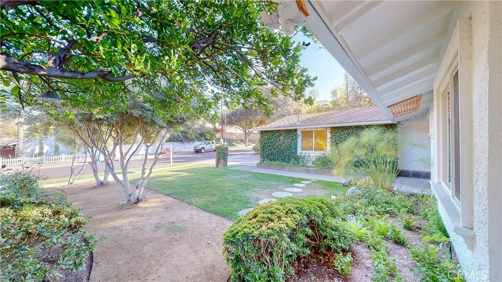 Property Photo:  6115 Glide Avenue  CA 91367 