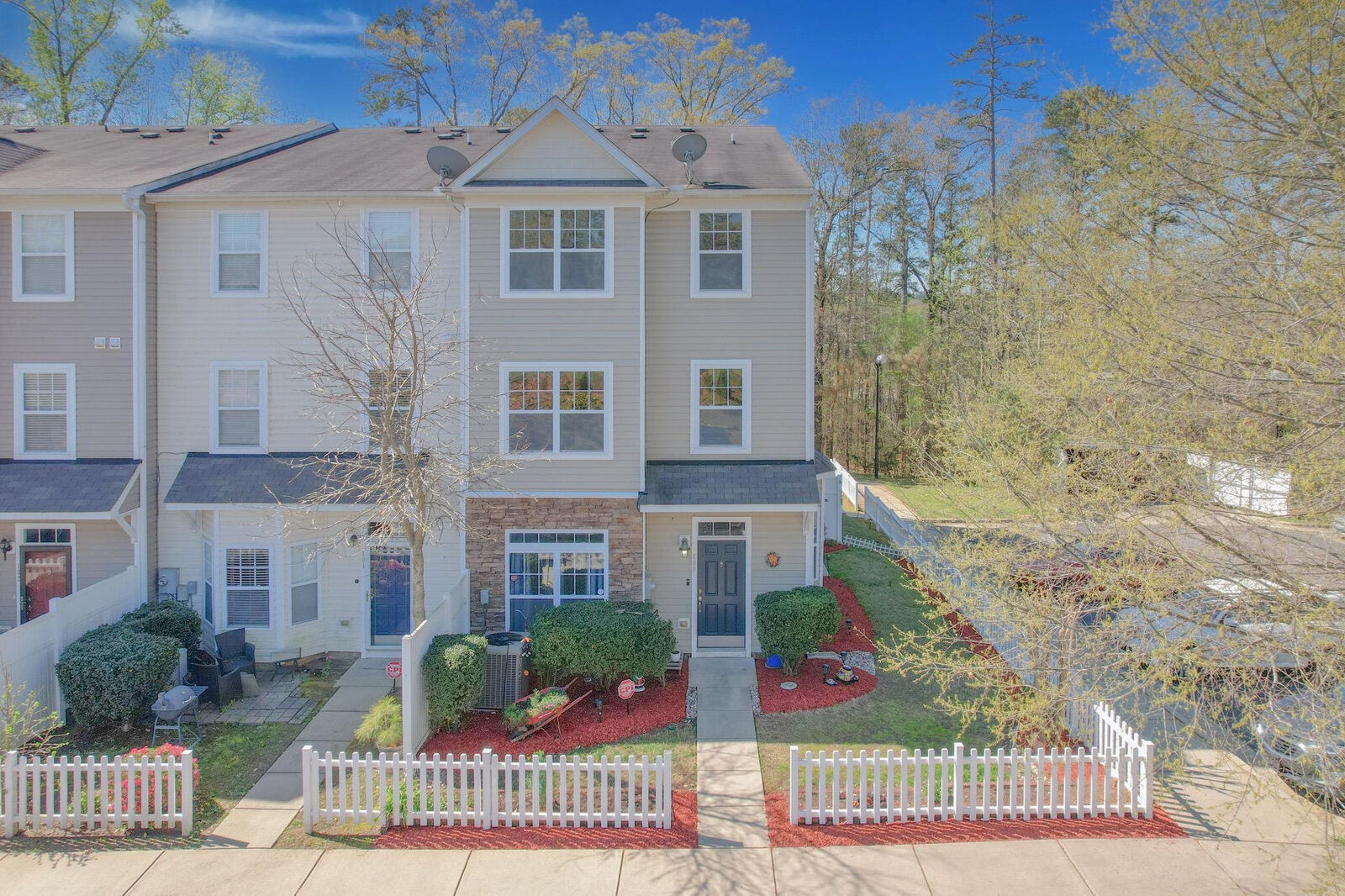 Property Photo: 300 Gilman Lane 100 NC 27610