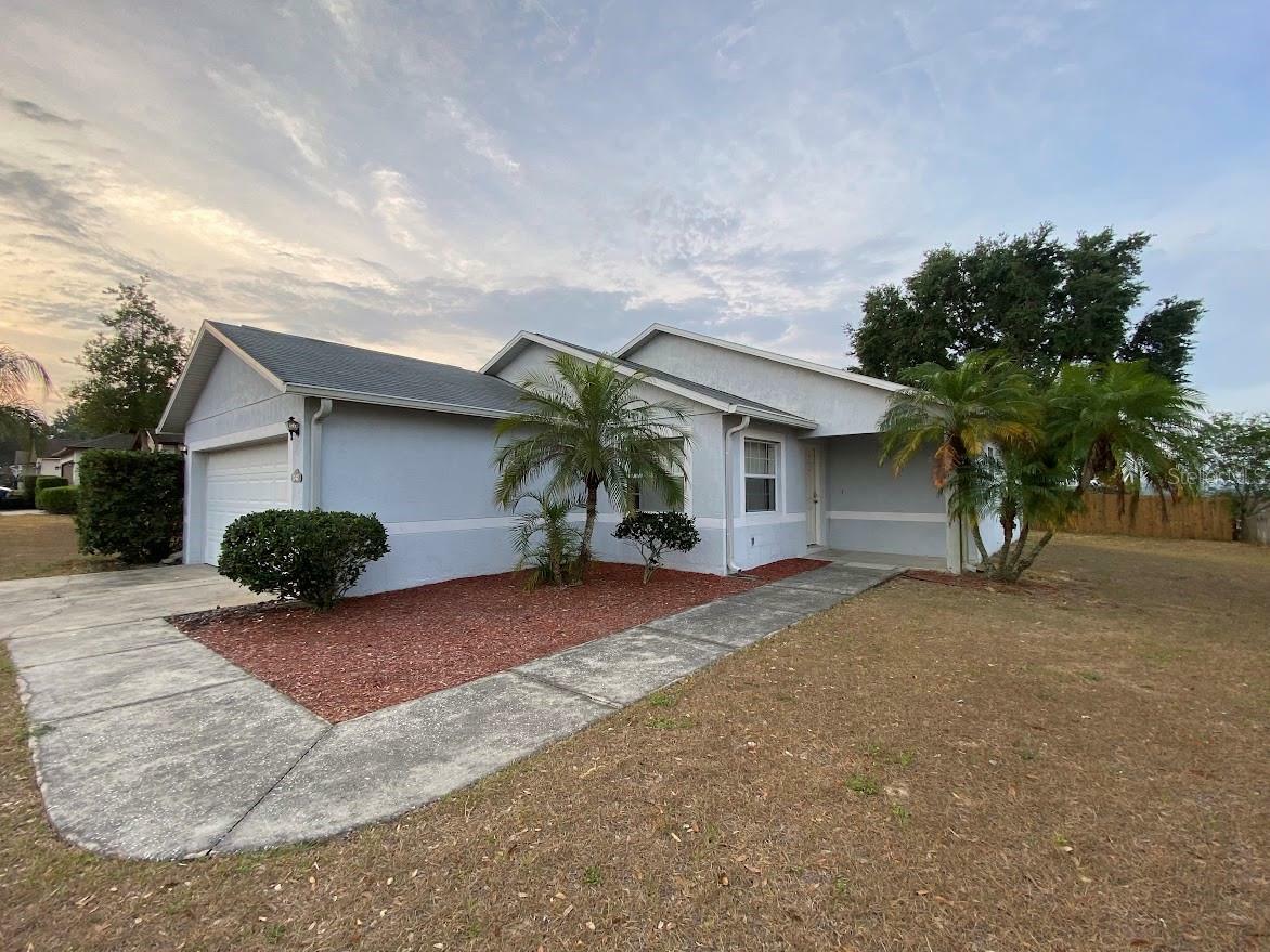 Property Photo:  1367 Willow Crest Drive  FL 34711 