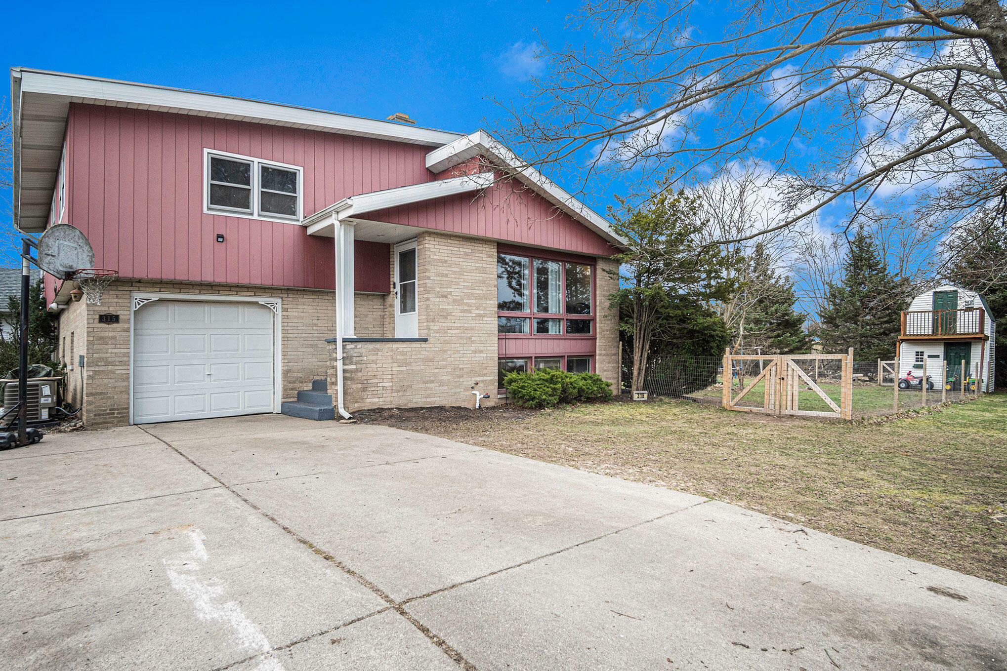 Property Photo:  315 Iowa Street  MI 49461 