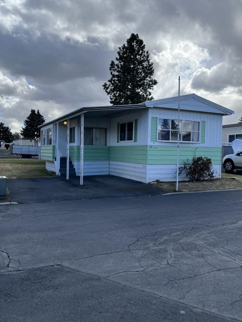 Property Photo: 7303 N Crestline St 8 WA 99217