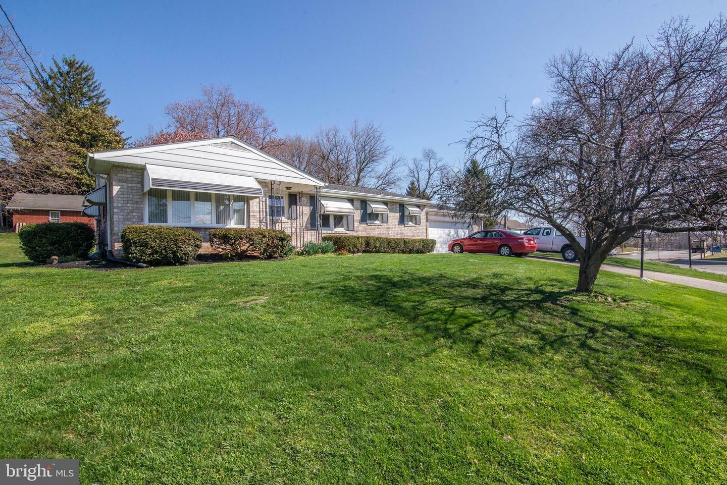 Property Photo:  415 Lakeview Drive  PA 17403 