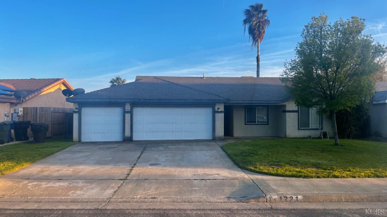 Property Photo: 1221 Summer Field Drive CA 93230