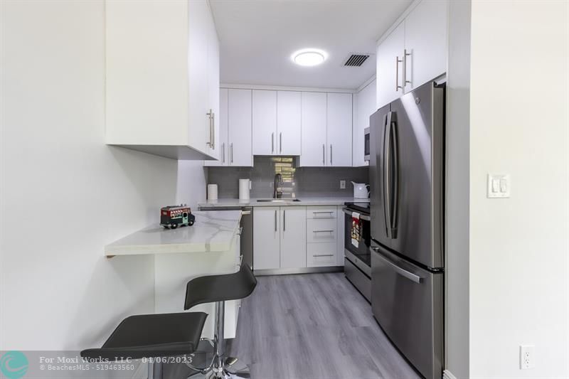 Property Photo: 4165 SW 67th Ave 202B FL 33314