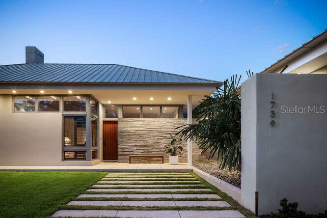 Property Photo: 1739 Cherokee Drive FL 34239
