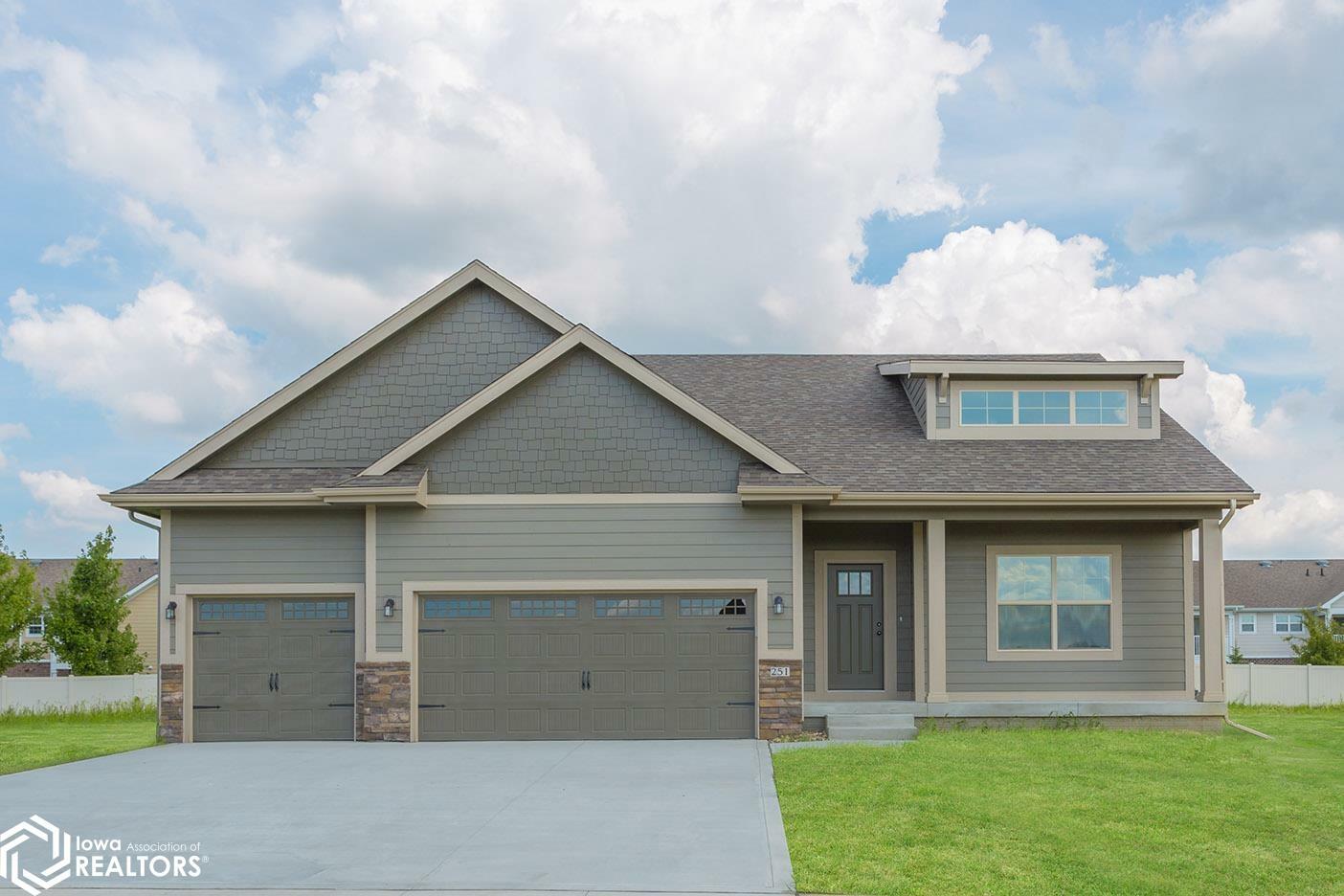 Property Photo:  2516 Knollway Drive  IA 50158 