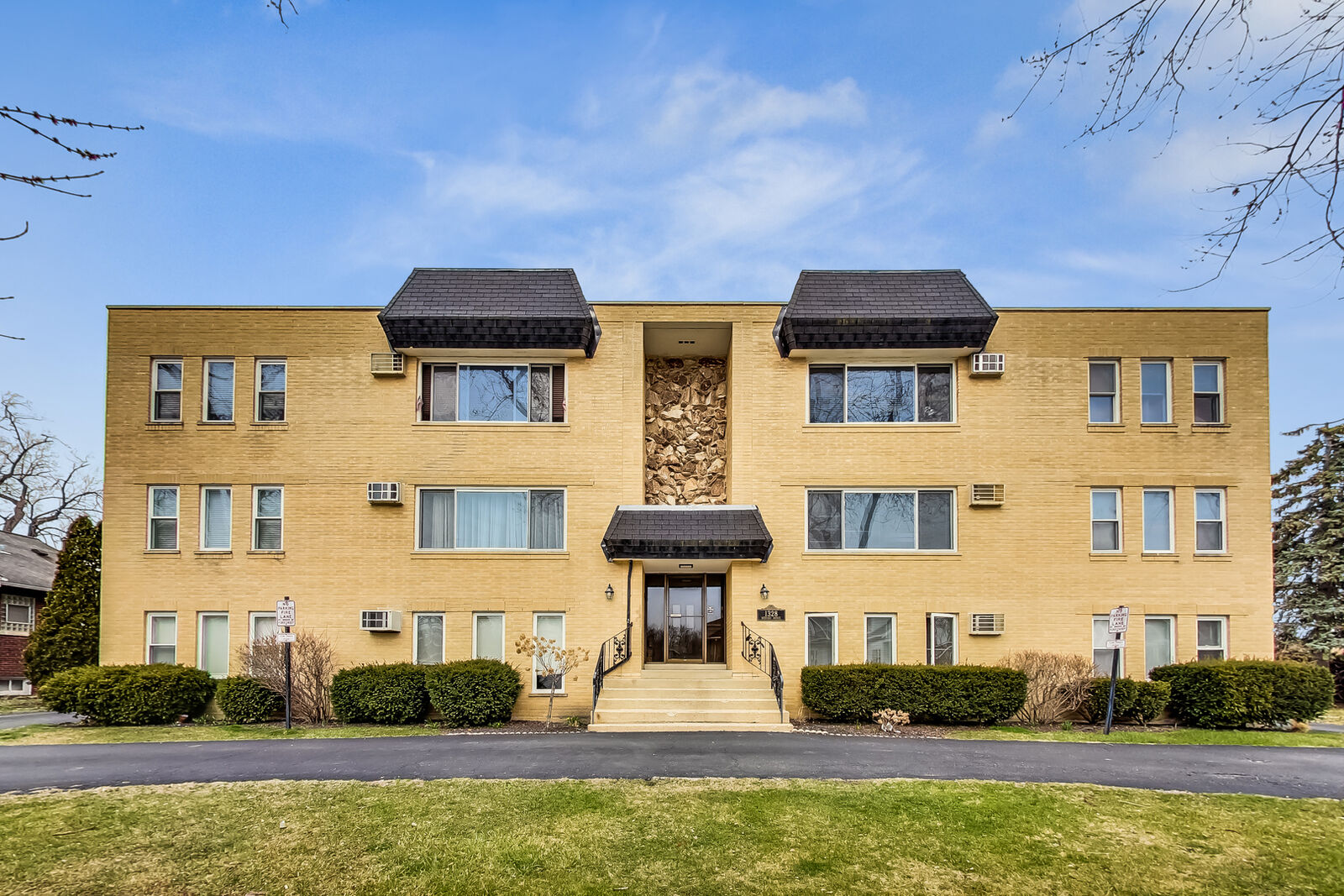 Property Photo:  1328 Webford Avenue 307  IL 60016 