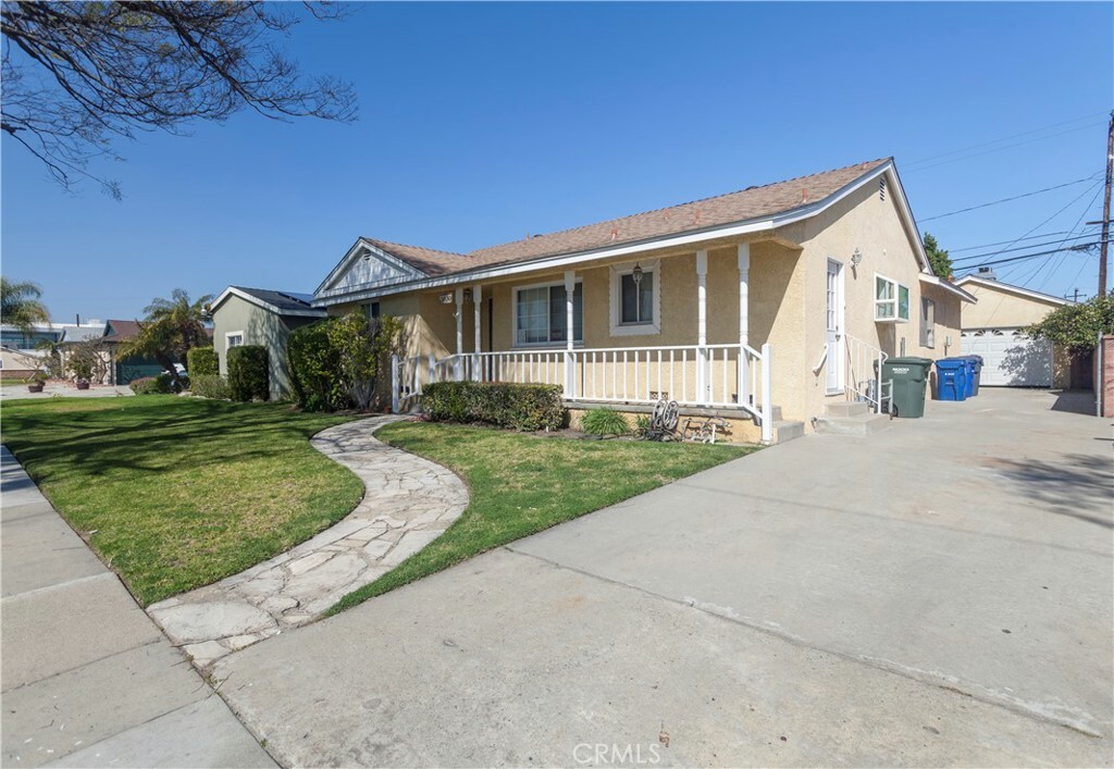 Property Photo:  5830 Fanwood Avenue  CA 90713 